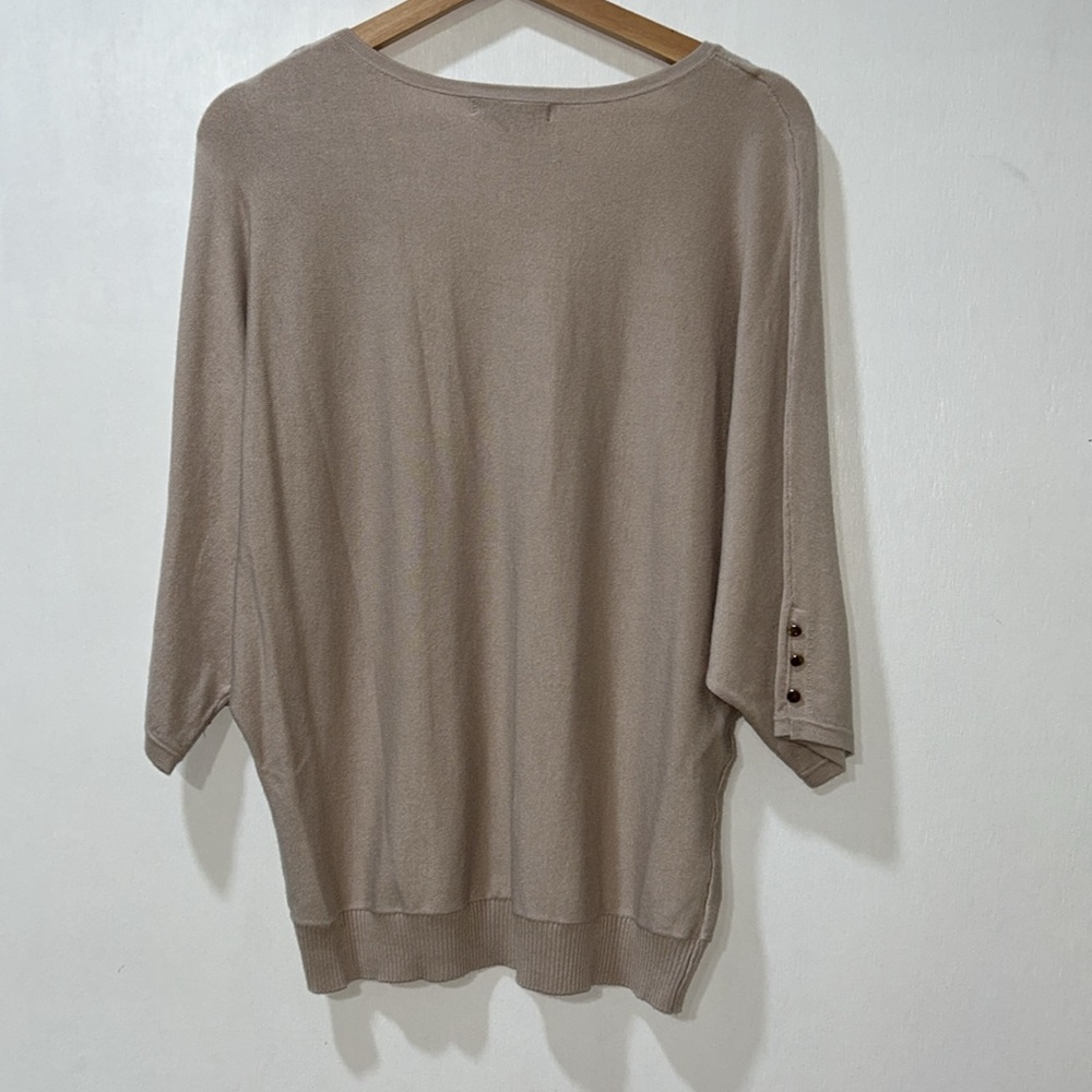 CHELSEA & THEODORE WOMENS PULLOVER BERMUDA SAND Sz MD NEW - Picture 2 of 9